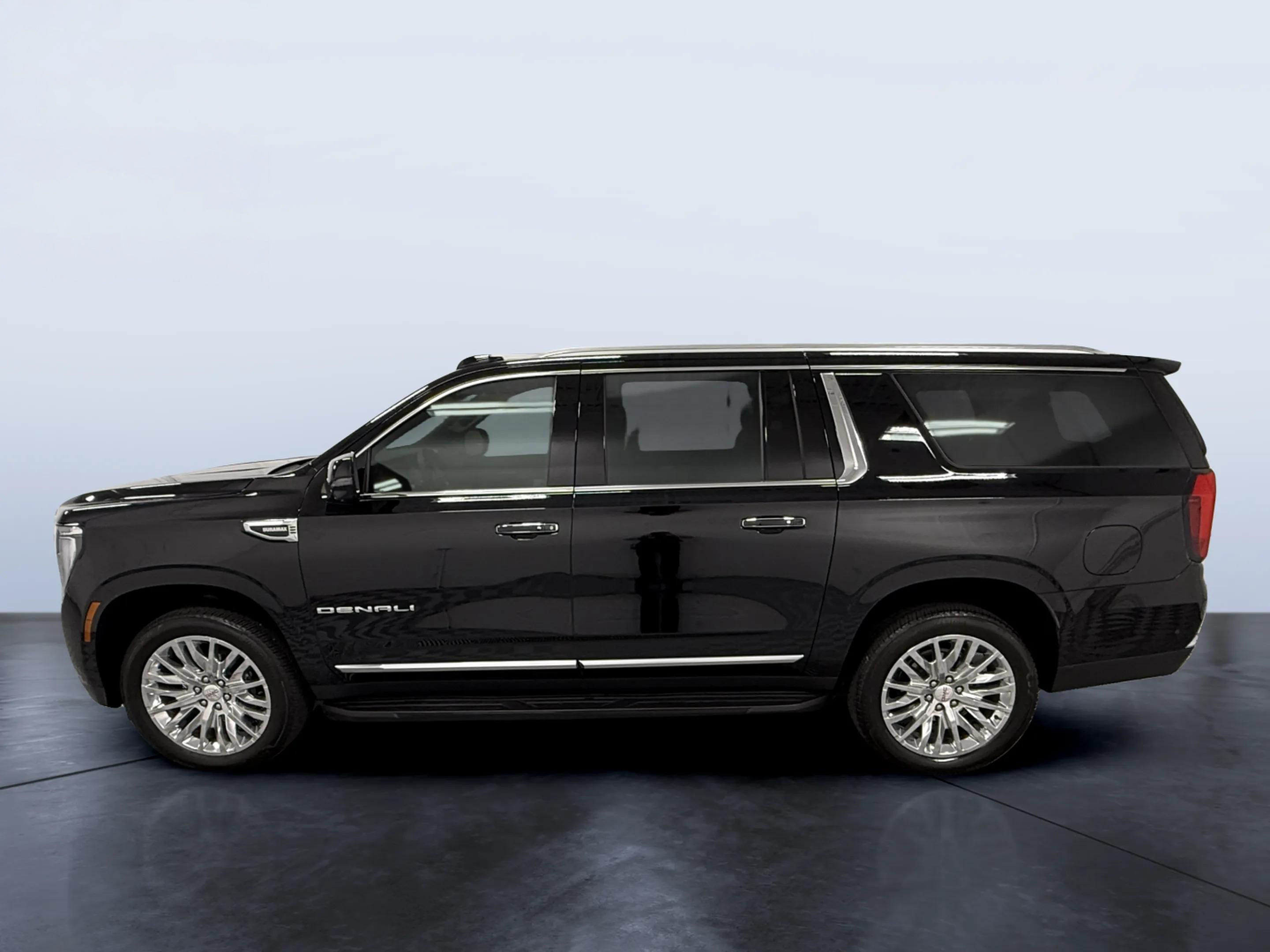 2026 GMC Yukon XL Denali photo 3
