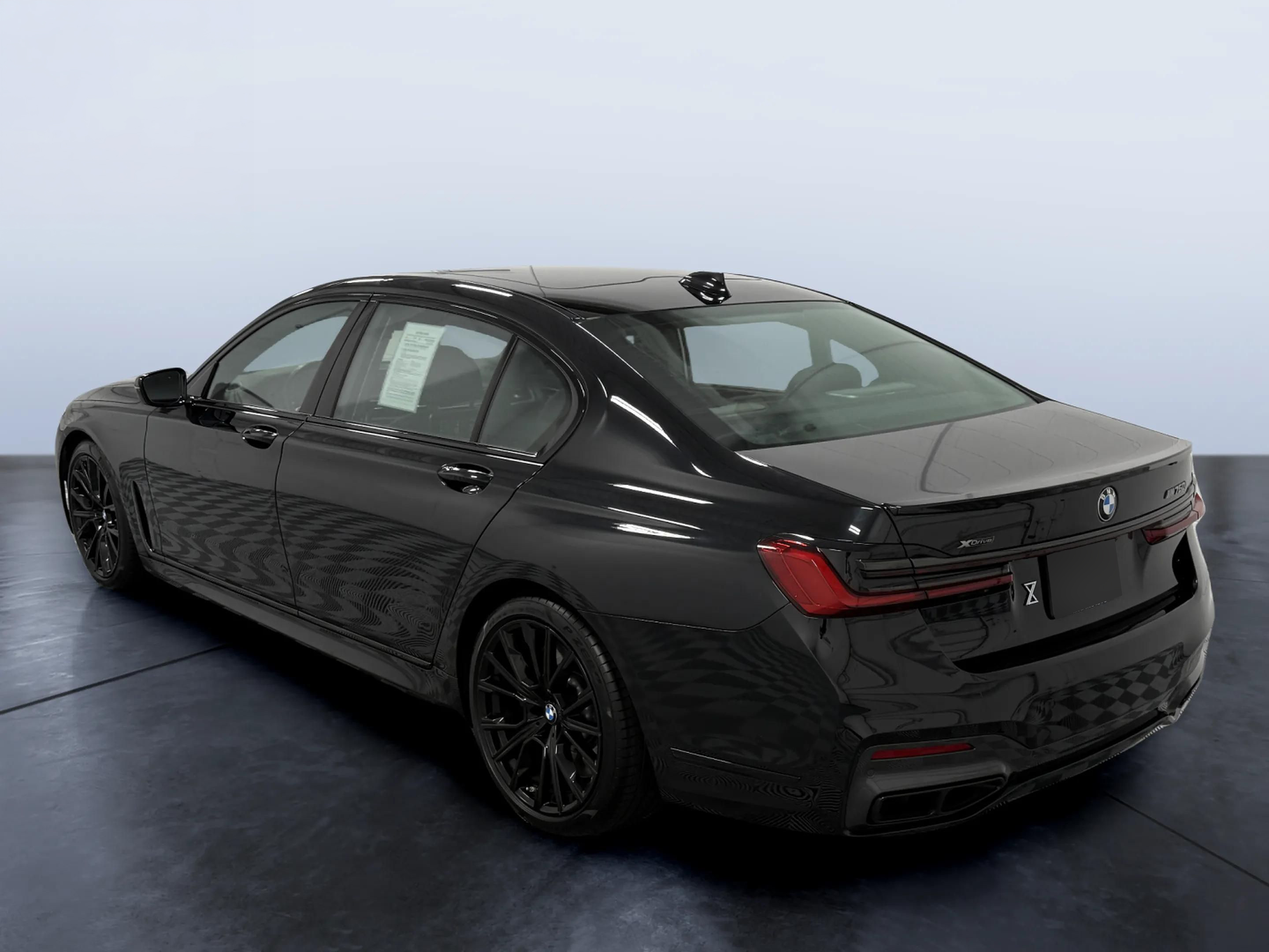 2022 BMW 7 Series M760i xDrive photo 4