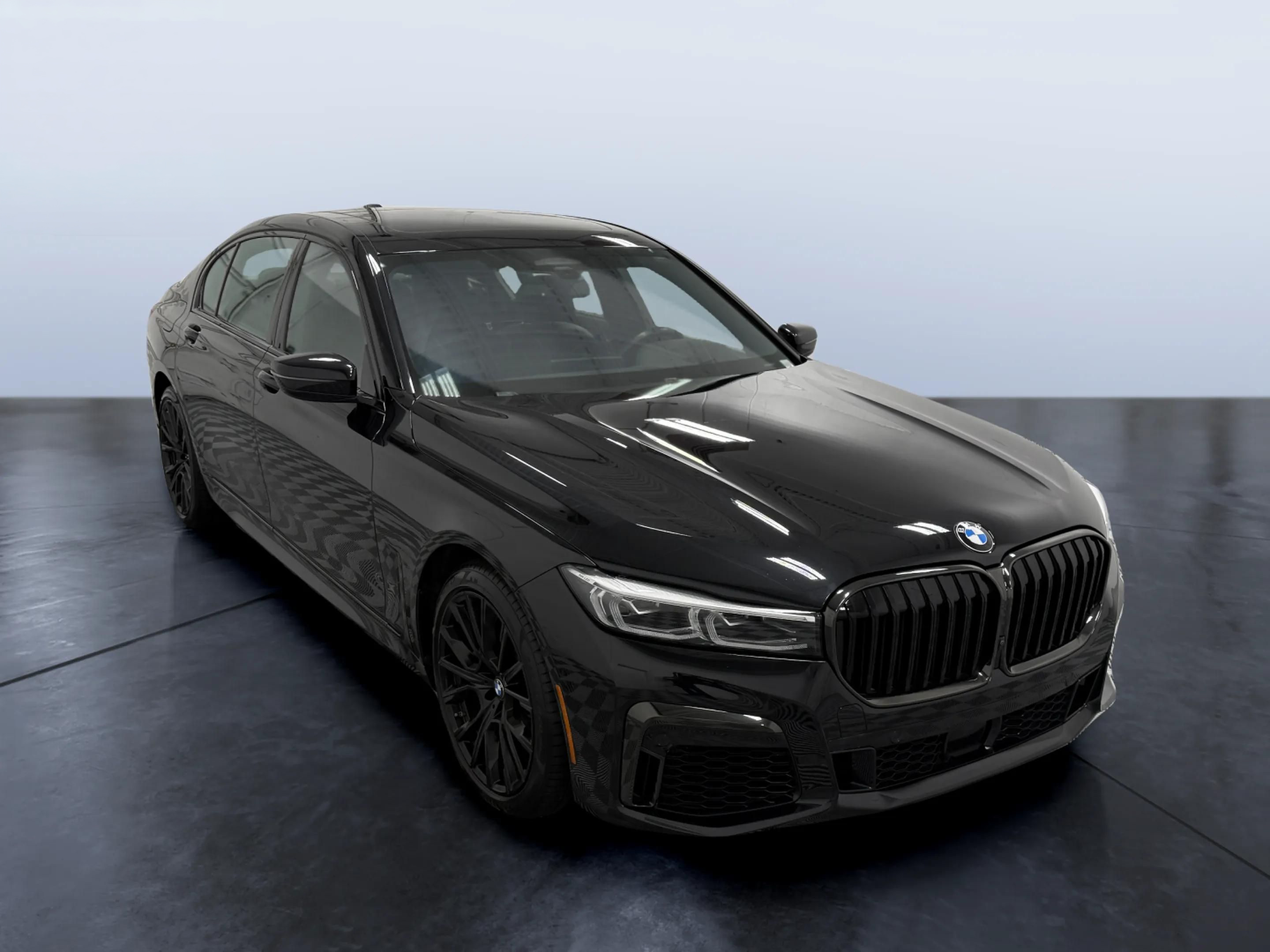2022 BMW 7 Series M760i xDrive photo 7