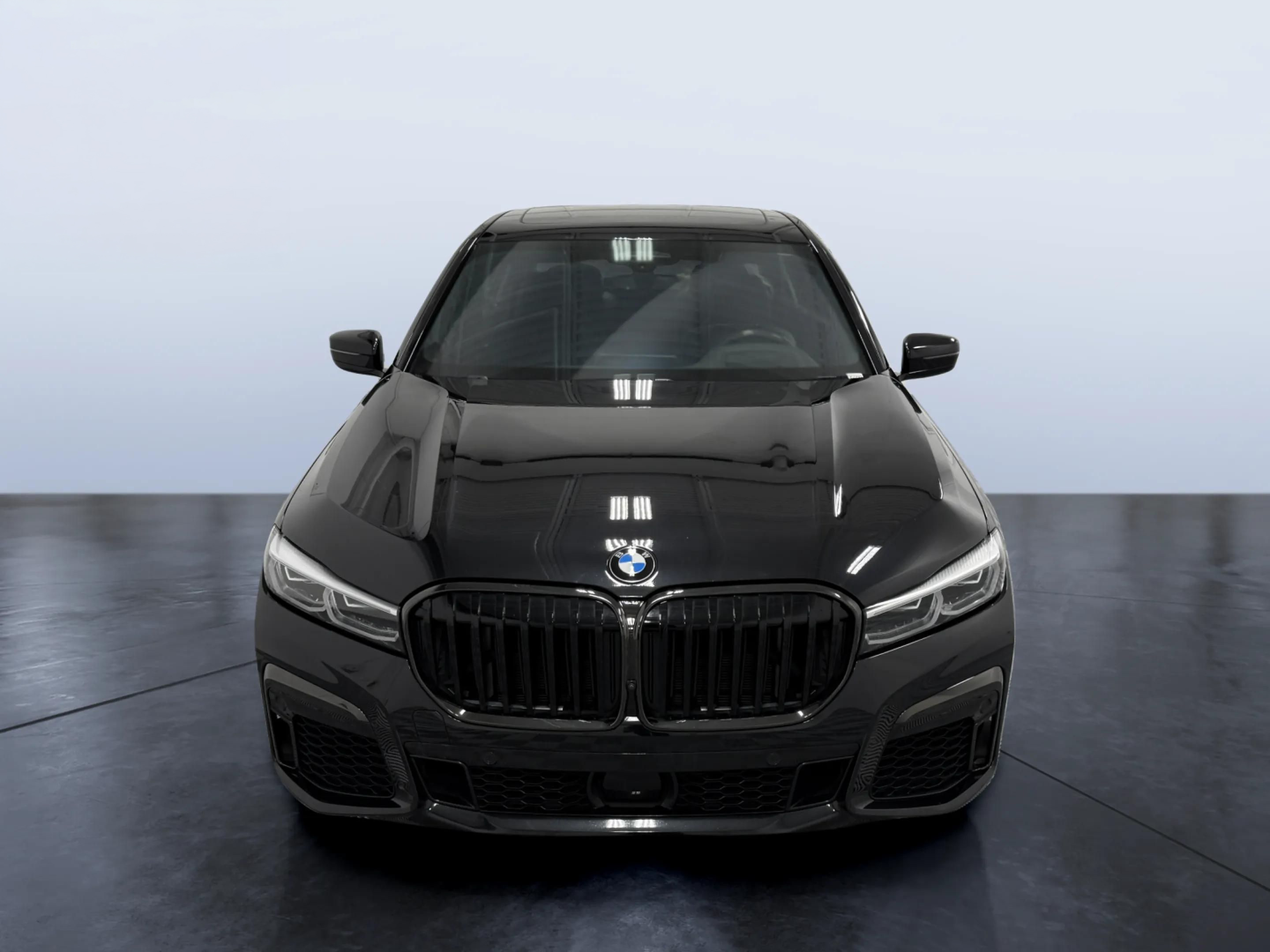 2022 BMW 7 Series M760i xDrive photo 8